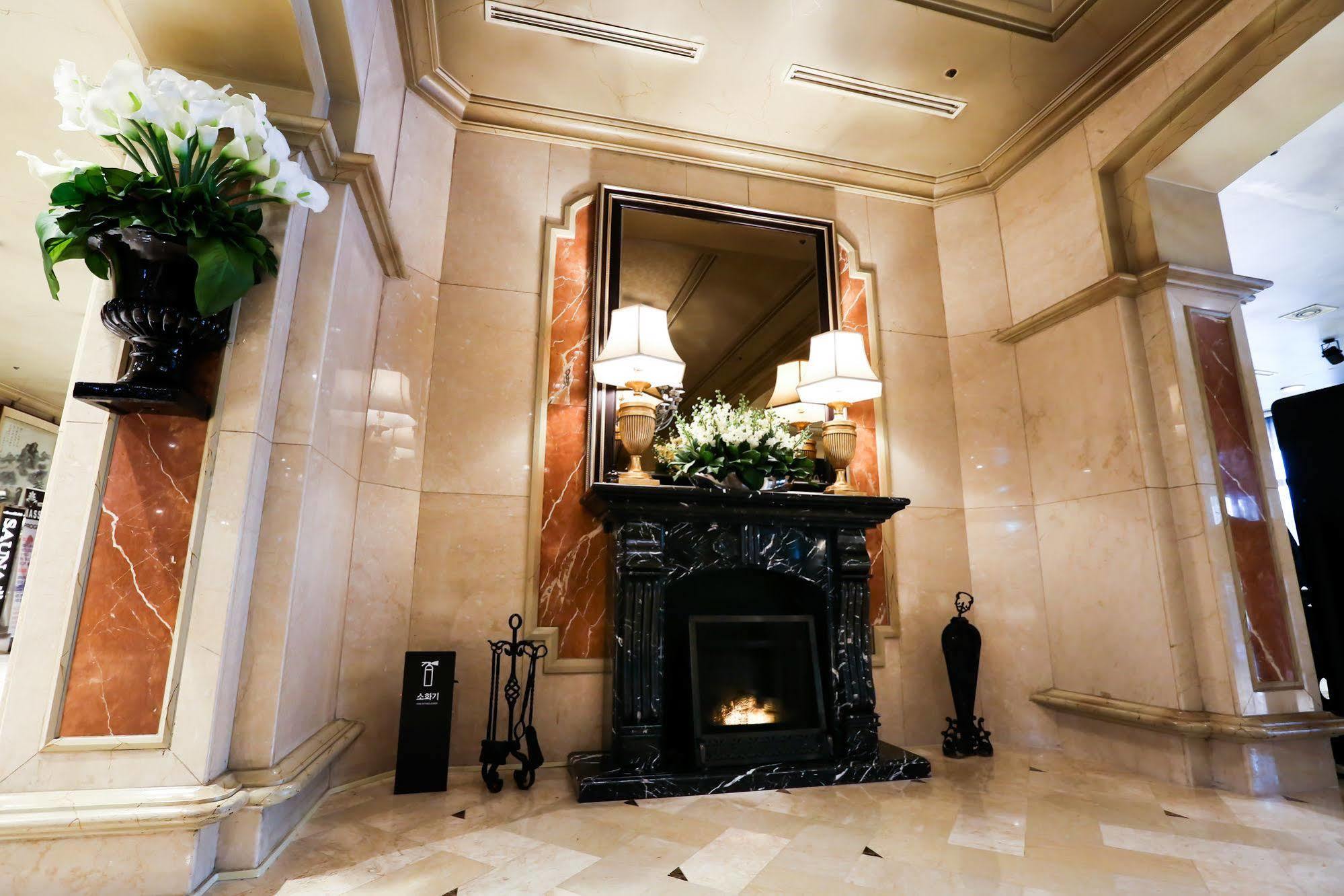 Kensington Yeouido 4*